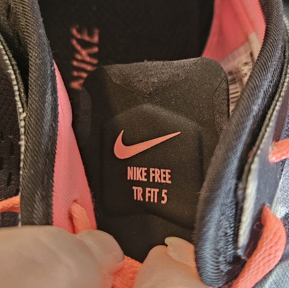 Nike Free TR Black Pink Sneakers size 8.5 U-2442 - Picture 5 of 14